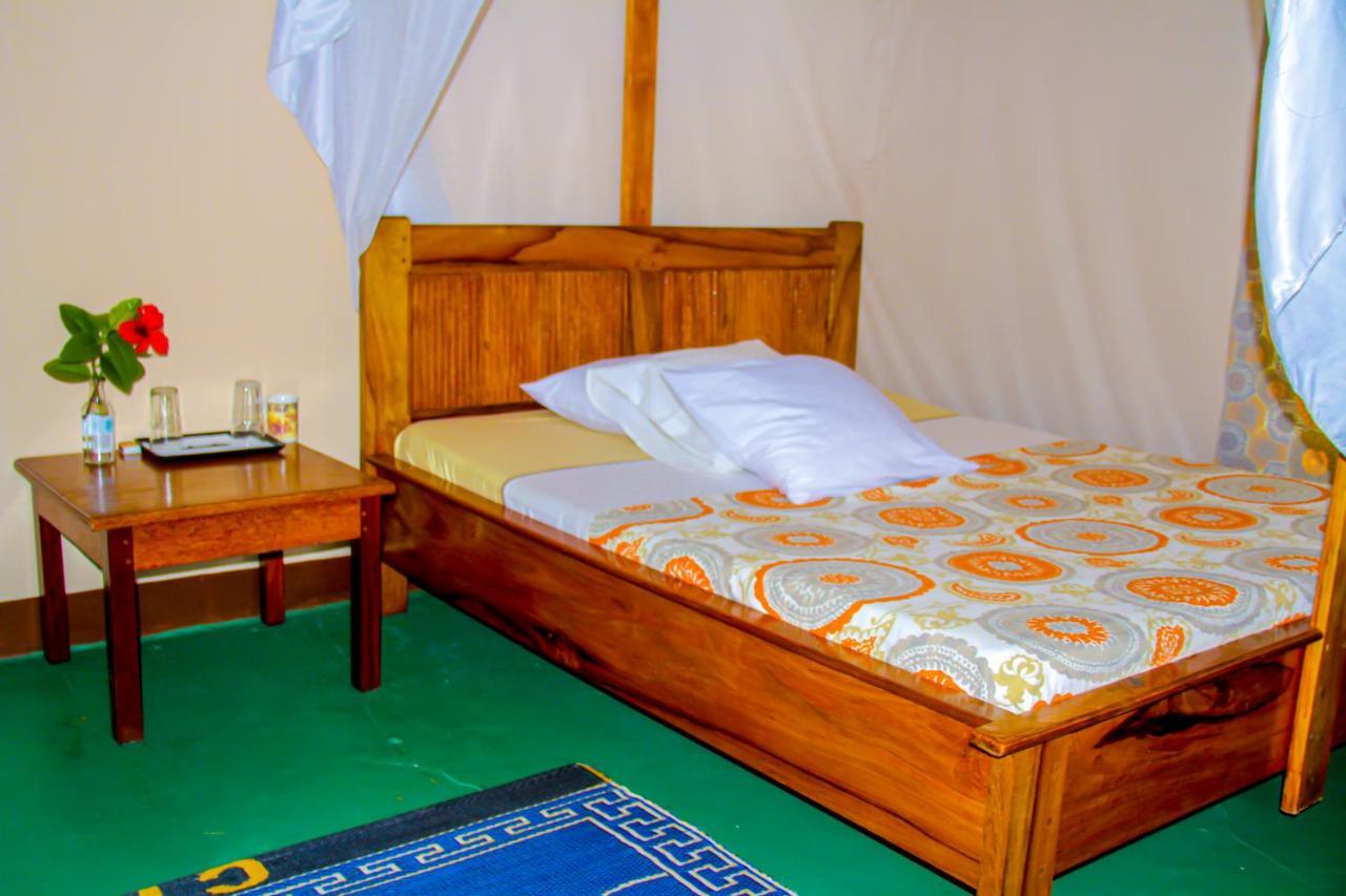 Mikoko Beach & Cottages Багамойо Екстериор снимка