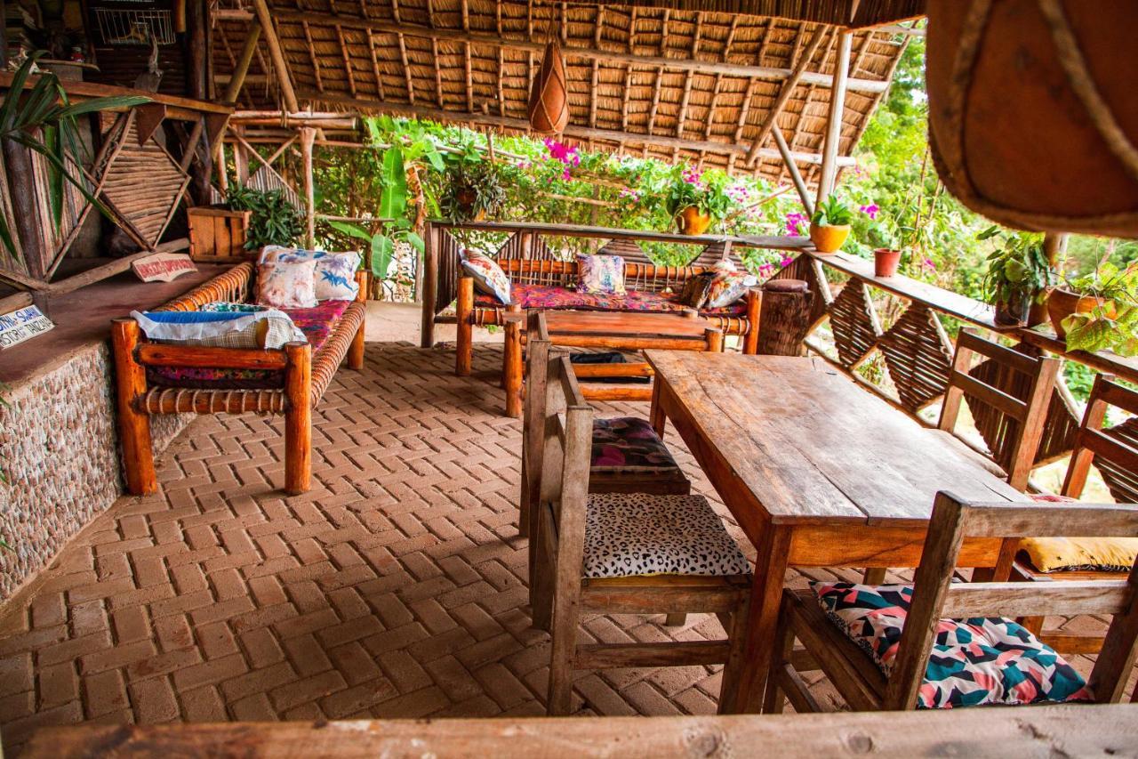 Mikoko Beach & Cottages Багамойо Екстериор снимка
