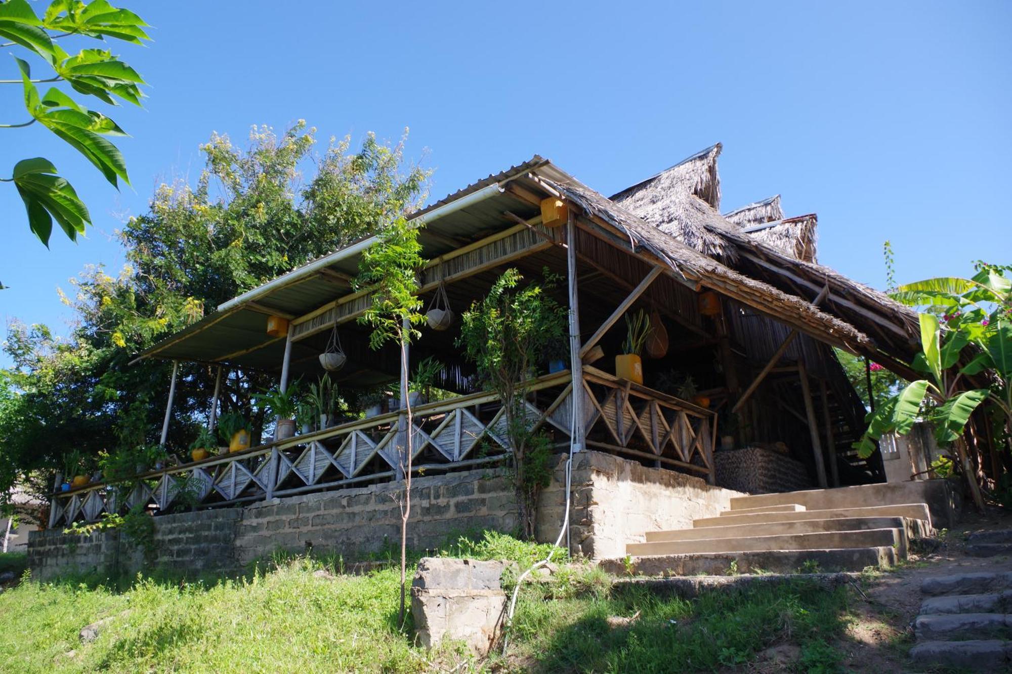 Mikoko Beach & Cottages Багамойо Екстериор снимка